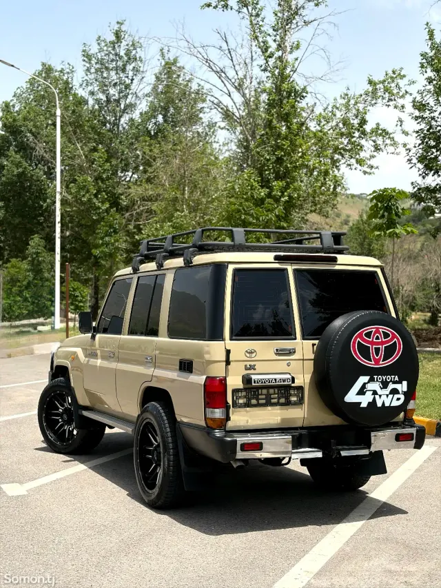Toyota Land Cruiser 2012 · 4.7 MT