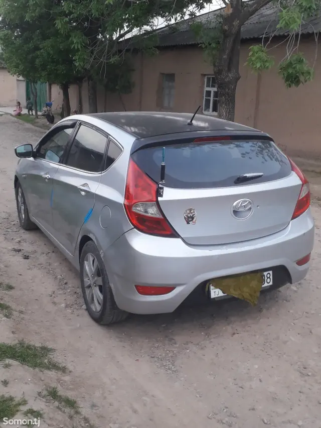 Hyundai Solaris 2013 · 1.4 MT