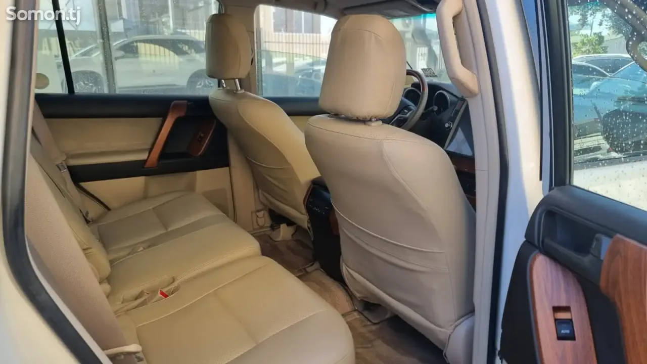 Toyota Land Cruiser Prado 2015 · 4.0 AT