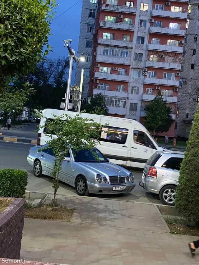 Mercedes-Benz E class 1996 · 2.0 MT