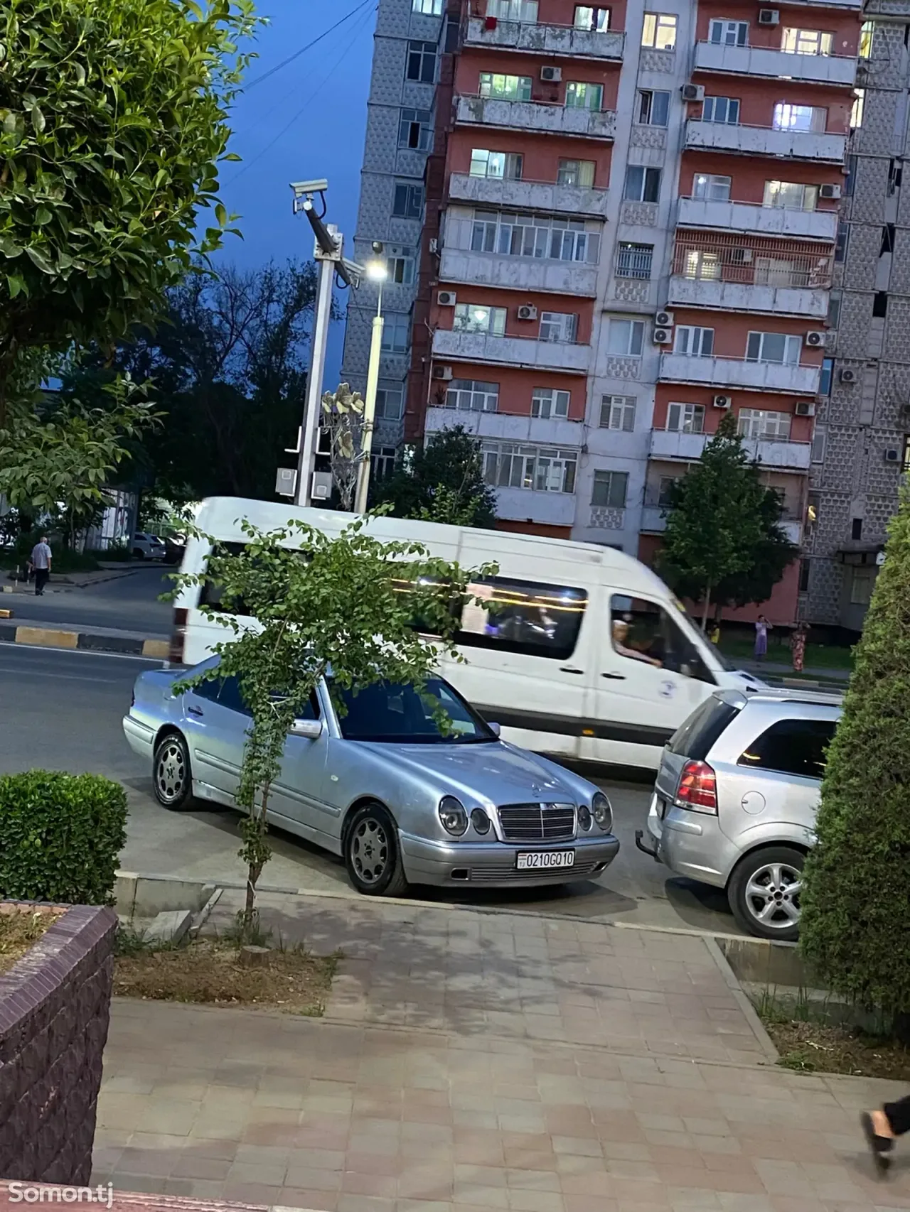 Mercedes-Benz E class 1996 · 2.0 MT