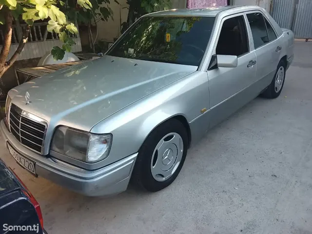Mercedes-Benz W124 1995 · 2.2 MT