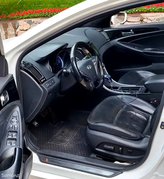 Hyundai Sonata 2011 · 2.0 AT