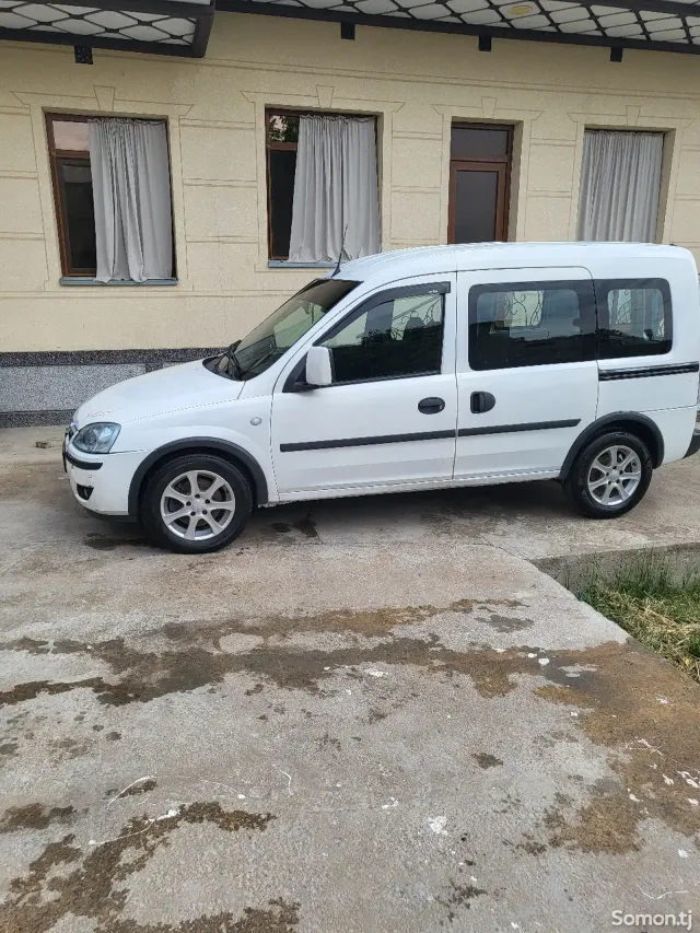 Opel Combo 2008 · 1.7 MT