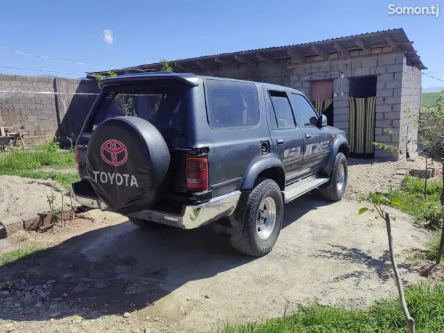 Toyota Hilux Surf 1992 · 2.5 MT