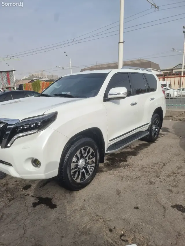 Toyota Land Cruiser Prado 2013 · 0.4 AT