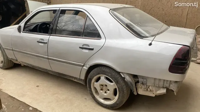 Mercedes-Benz C class 1996 · 2.0 MT