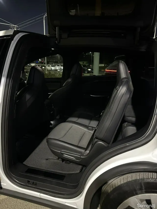 Tesla Model X 2019 · AT