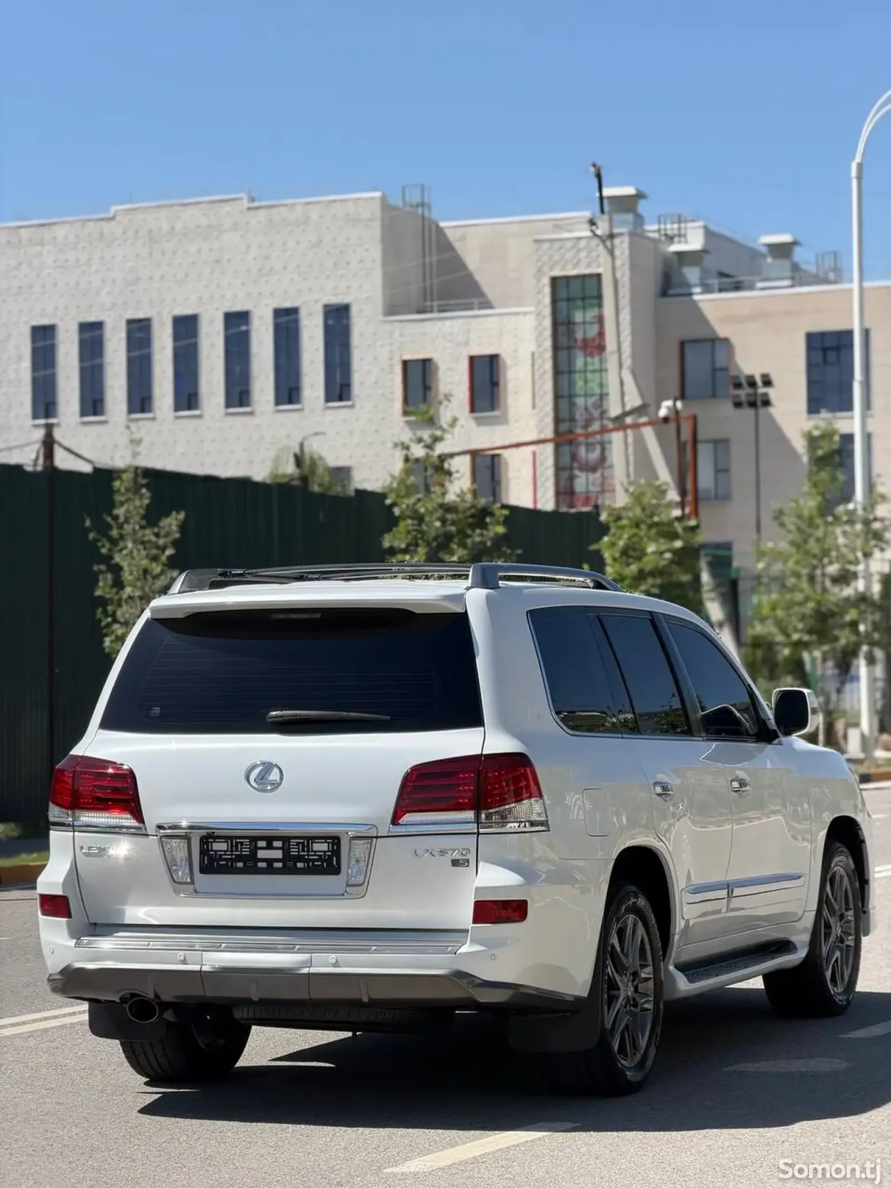Lexus LX series 2015 · 5.7 AT
