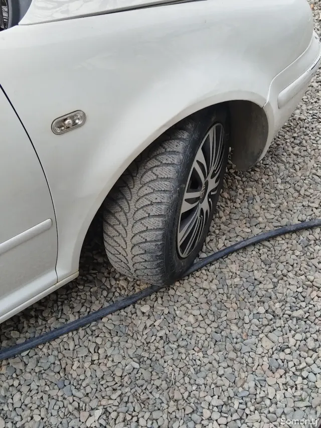 Volkswagen Bora 2001 · 1.6 AT