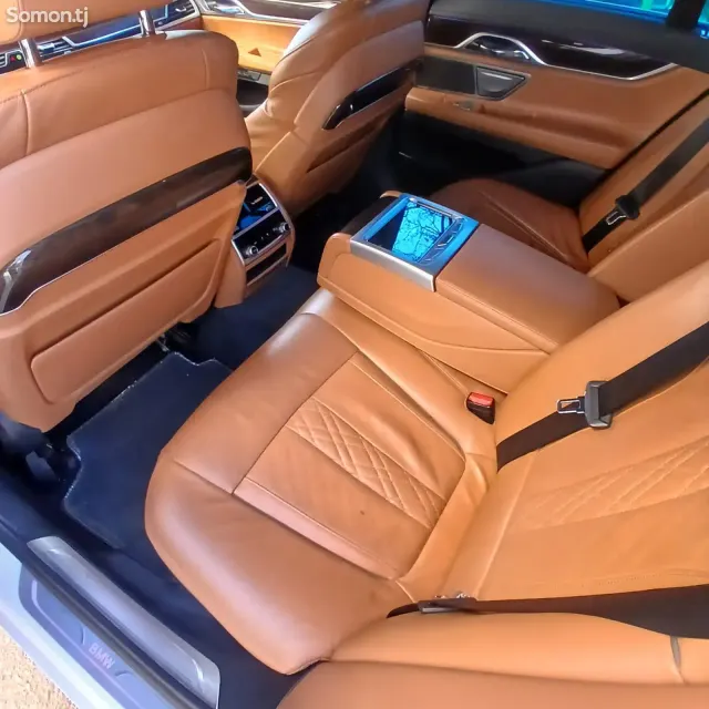 BMW 7 series 2017 · 3.0 AT