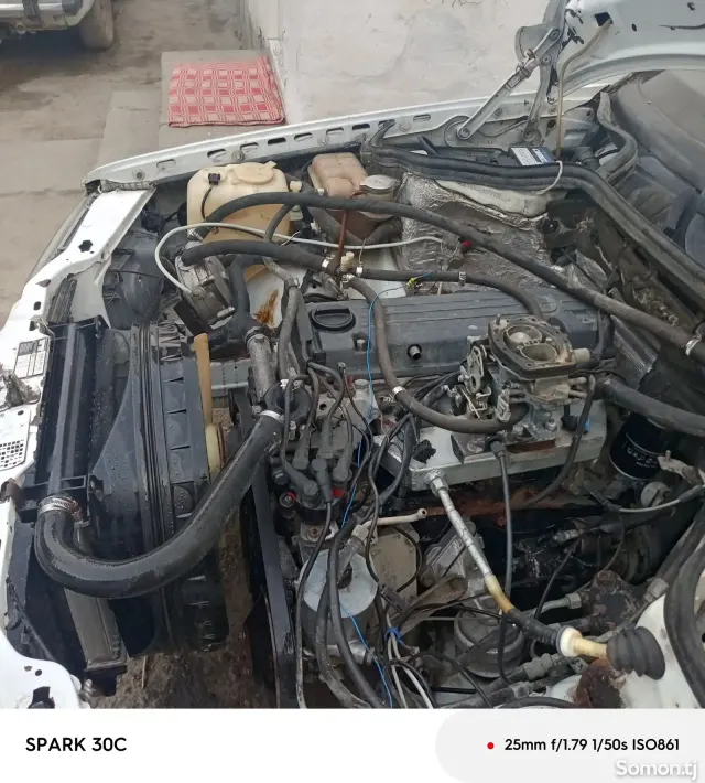 Mercedes-Benz W124 1988 · 2.3 MT