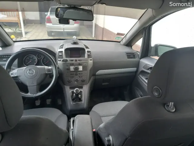 Opel Zafira 2007 · 1.9 MT