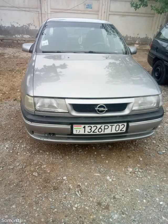 Opel Vectra A 1993 · 1.6 MT