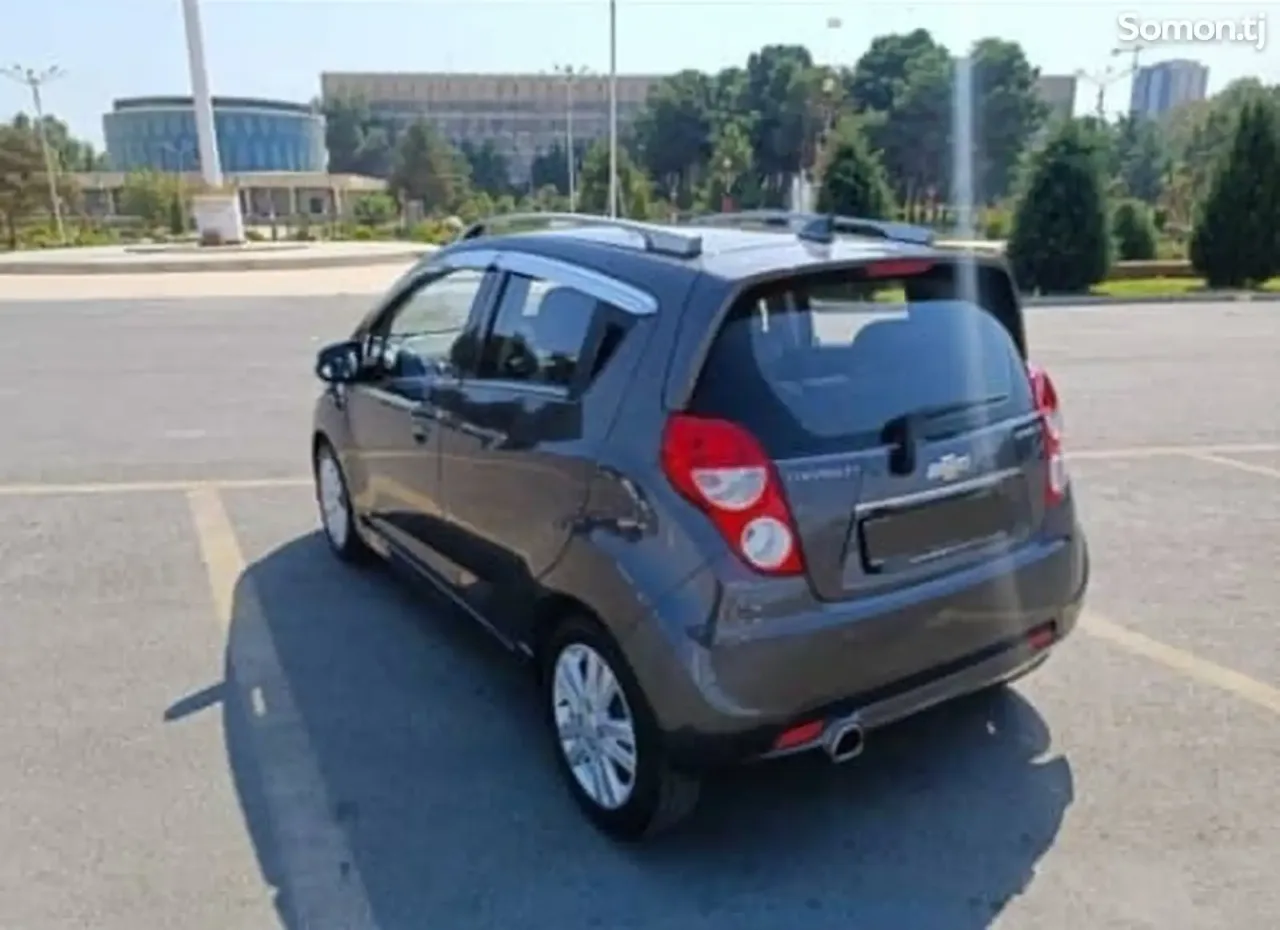 Chevrolet Spark 2014 · 1.1 AT