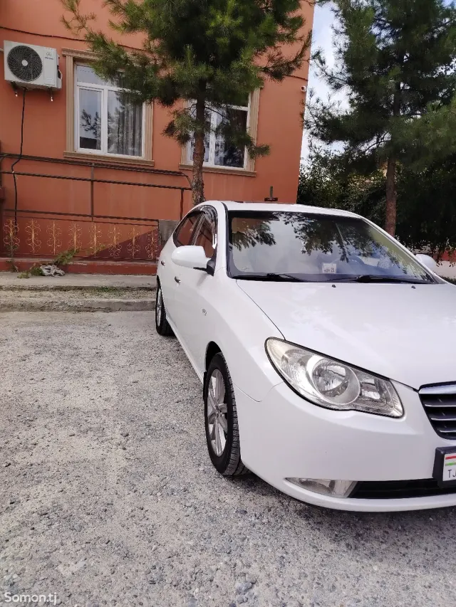 Hyundai Avante 2009 · 1.6 AT