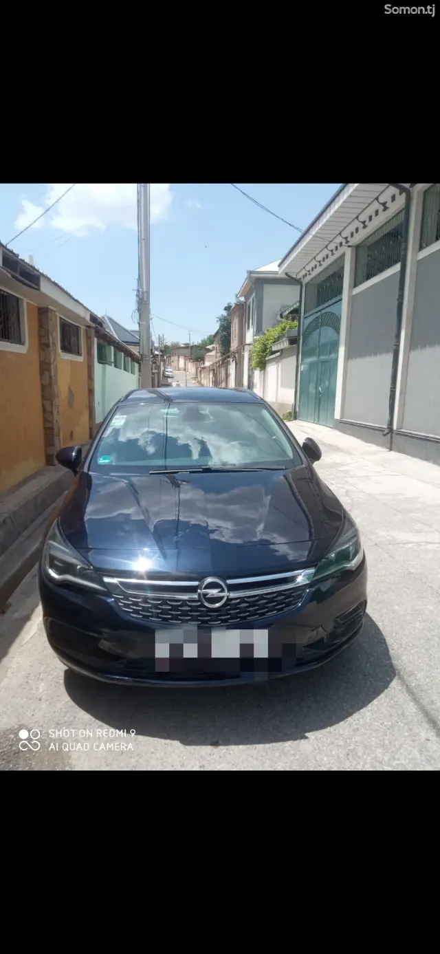 Opel Astra K 2018 · 1.0 MT