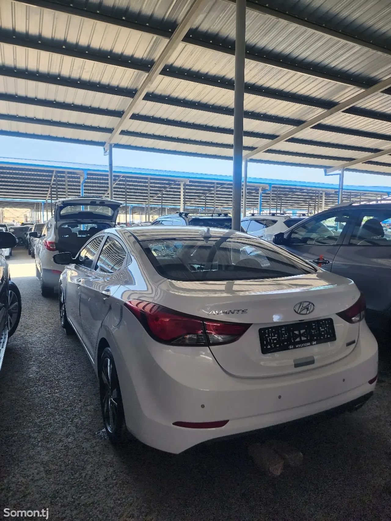Hyundai Avante 2014 · 1.6 AT