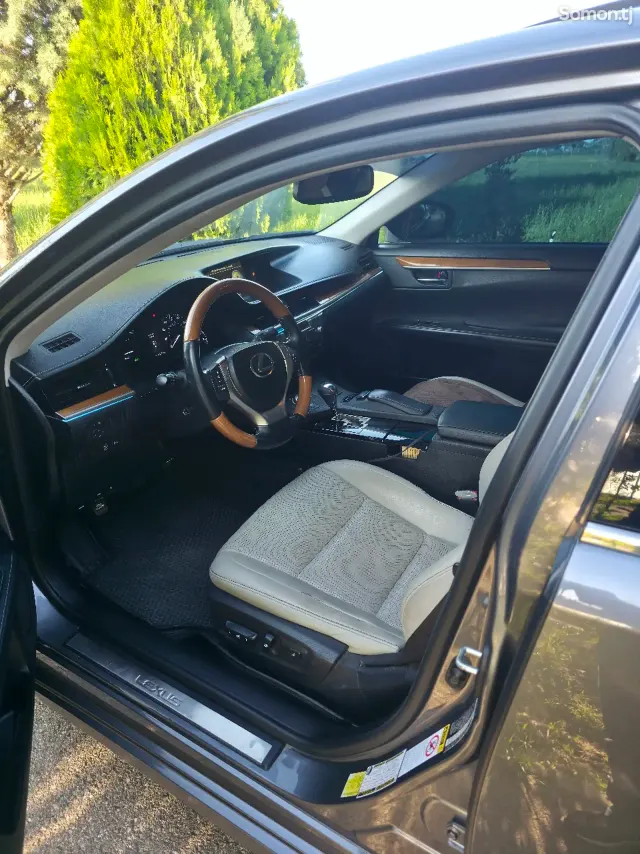 Lexus ES series 2014 · 3.0 AT