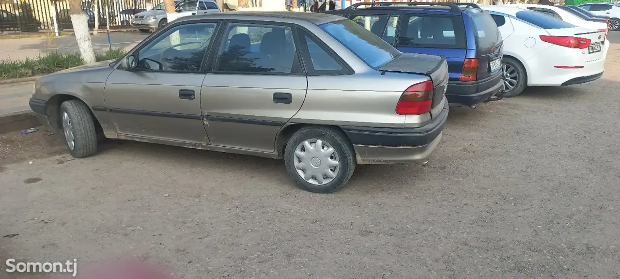 Opel Astra F 1996 · 1.6 MT