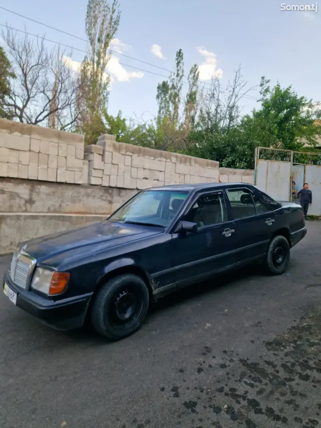 Mercedes-Benz W124 1988 · 2.0 MT