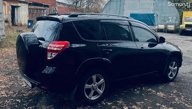 Toyota RAV 4 2010 · 2.0 AT
