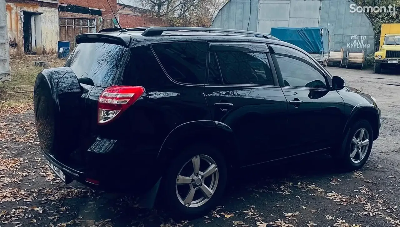 Toyota RAV 4 2010 · 2.0 AT