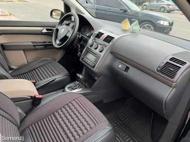 Volkswagen Touran 2008 · 1.9 AT