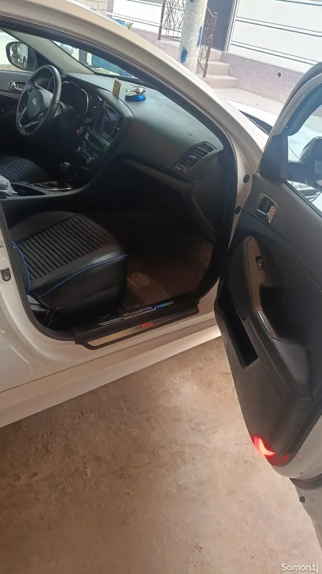 Kia K5 2011 · 2.0 AT
