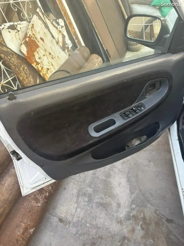 Daewoo Nexia 1996 · 1.6 MT