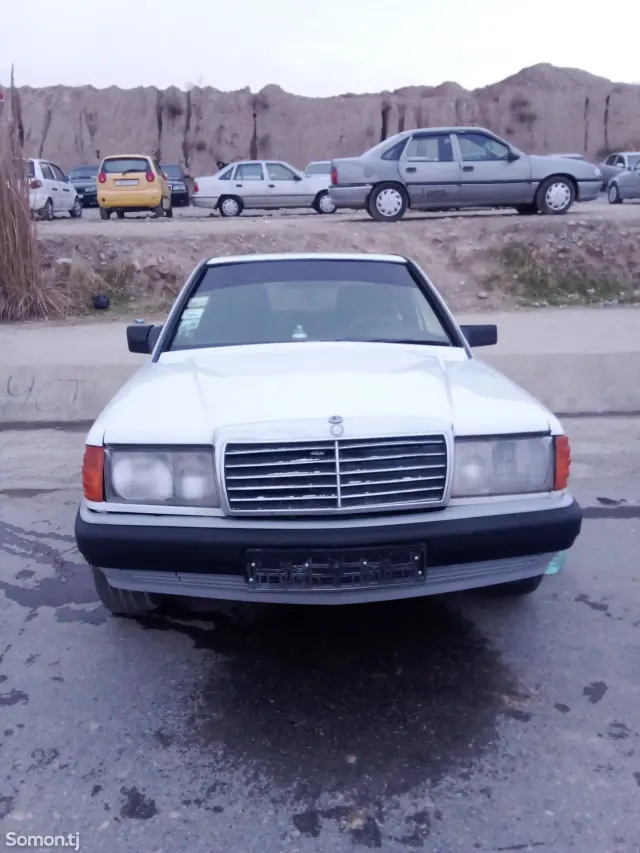 Mercedes-Benz W201 1990 · 1.8 MT