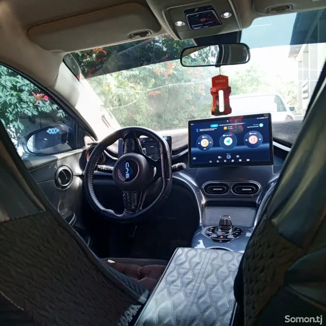 BYD E2 2025 · AT