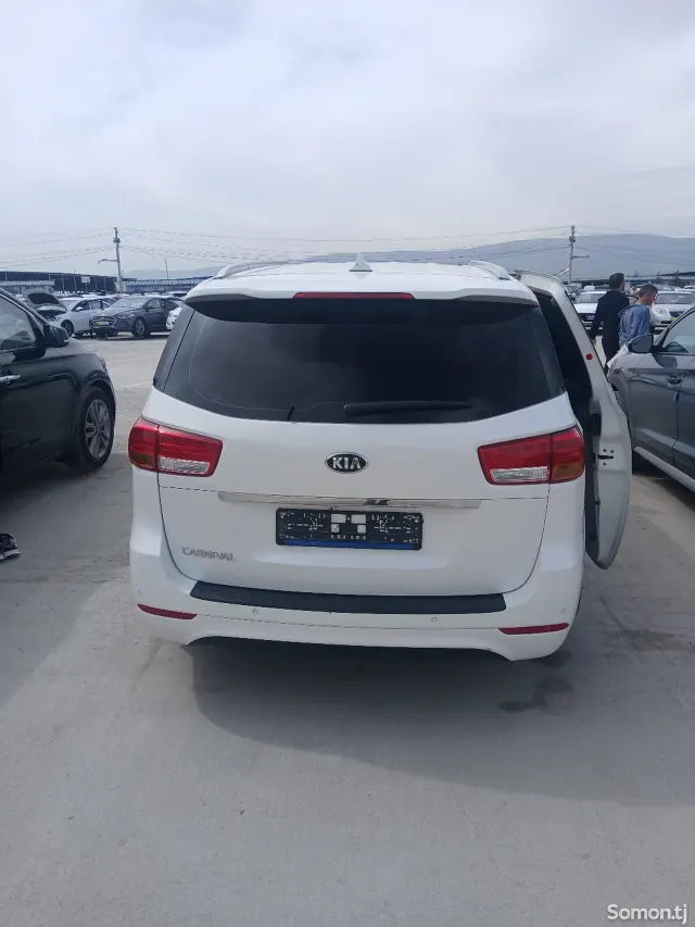 Kia Carnival 2016 · 2.2 AT