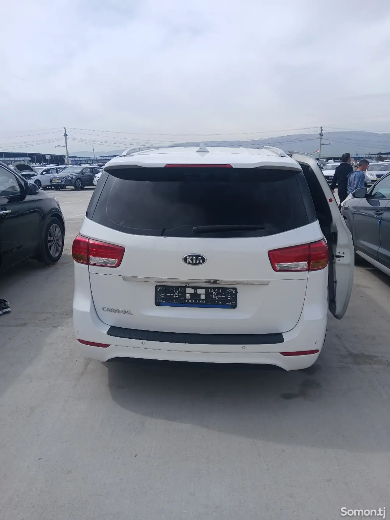 Kia Carnival 2016 · 2.2 AT
