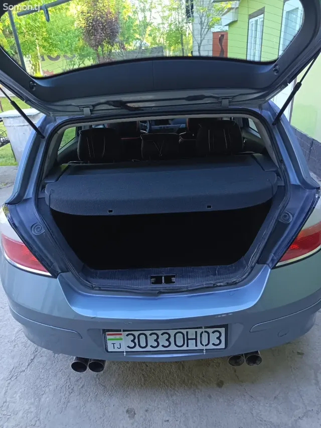 Opel Astra H 2004 · 1.6 MT
