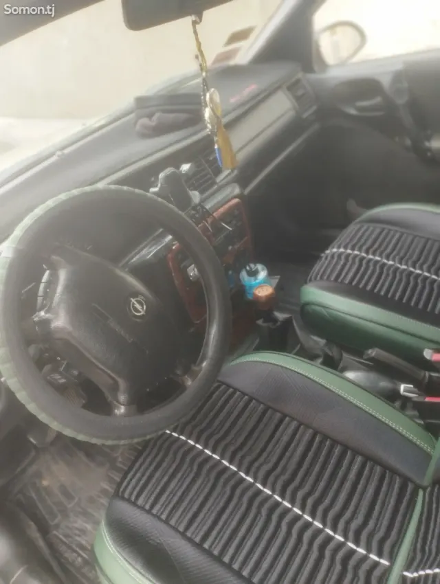 Opel Vectra B 1996 · 1.8 MT