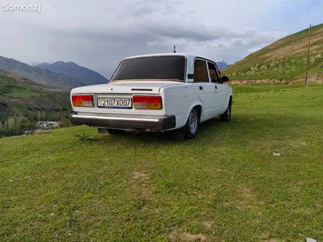 Lada (ВАЗ) 2107 2005 · 0.6 MT