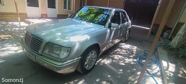 Mercedes-Benz E class 1995 · 2.5 AT