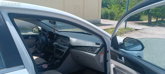 Hyundai Sonata 2016 · 2.0 AT