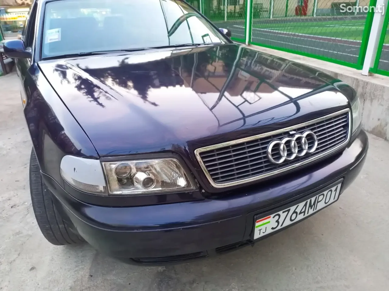 Audi A8 1995 · 3.7 MT