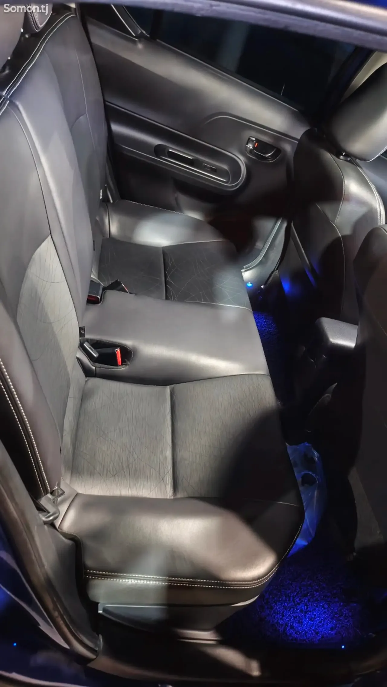 Toyota Aqua 2015 · 1.5 AT