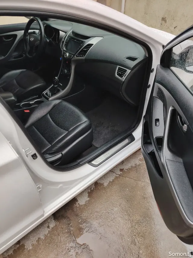 Hyundai Avante 2014 · 1.6 AT