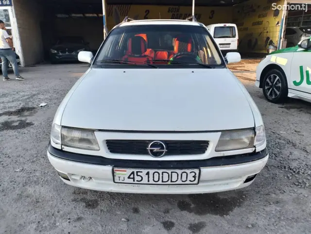 Opel Astra F 1996 · 1.6 MT
