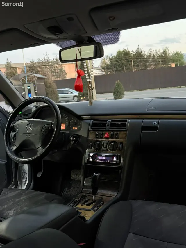 Mercedes-Benz E class 2001 · 2.3 AT