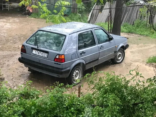 Volkswagen Golf 1989 · 1.8 MT