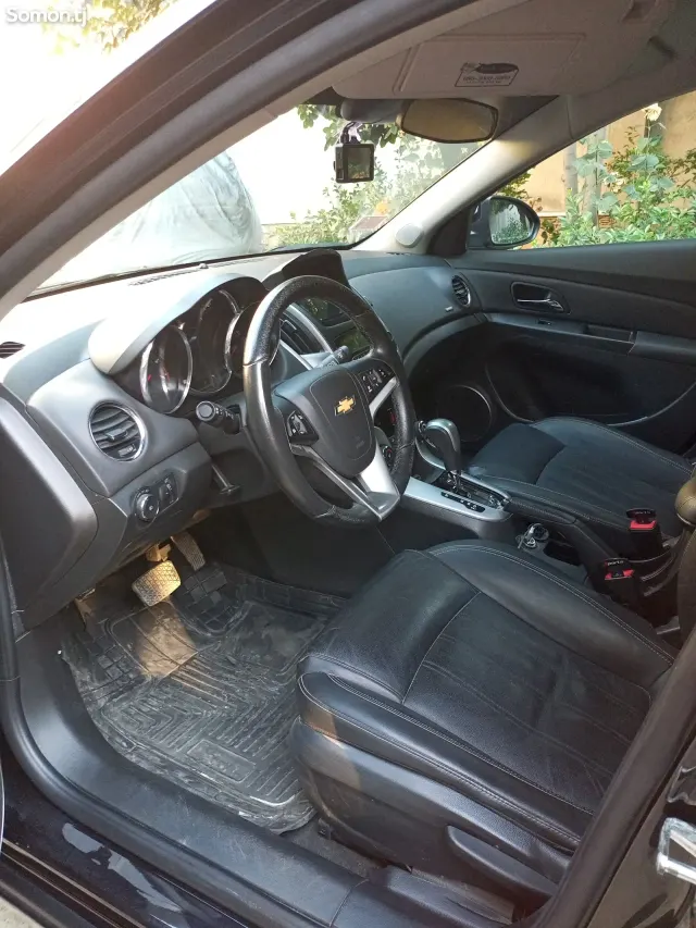 Chevrolet Cruze 2015 · 1.8 AT