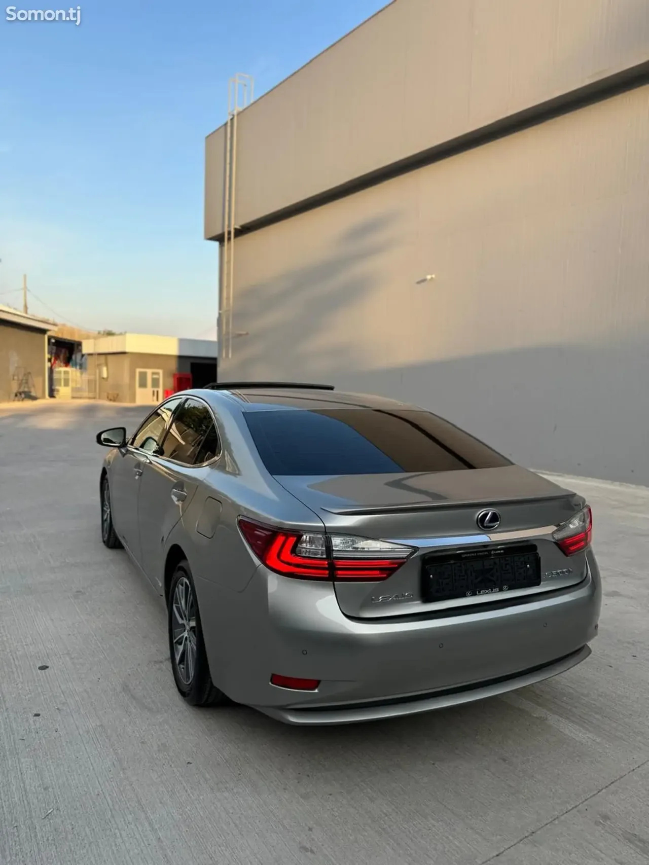 Lexus ES series 2016 · 2.5 AT