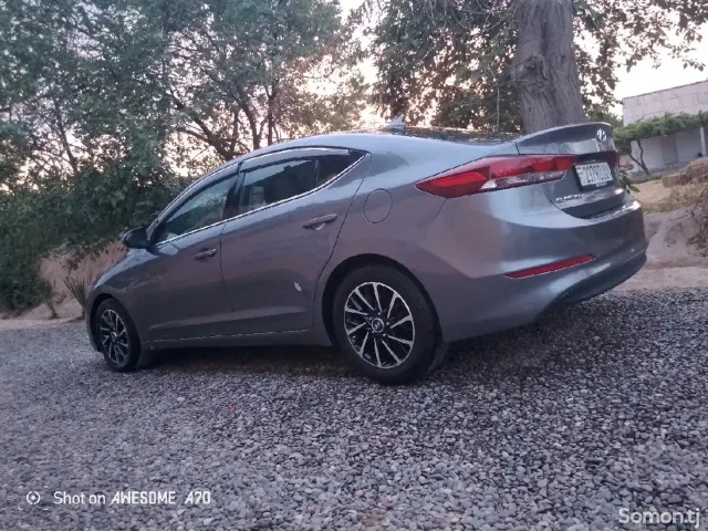 Hyundai Elantra 2017 · 2.0 AT