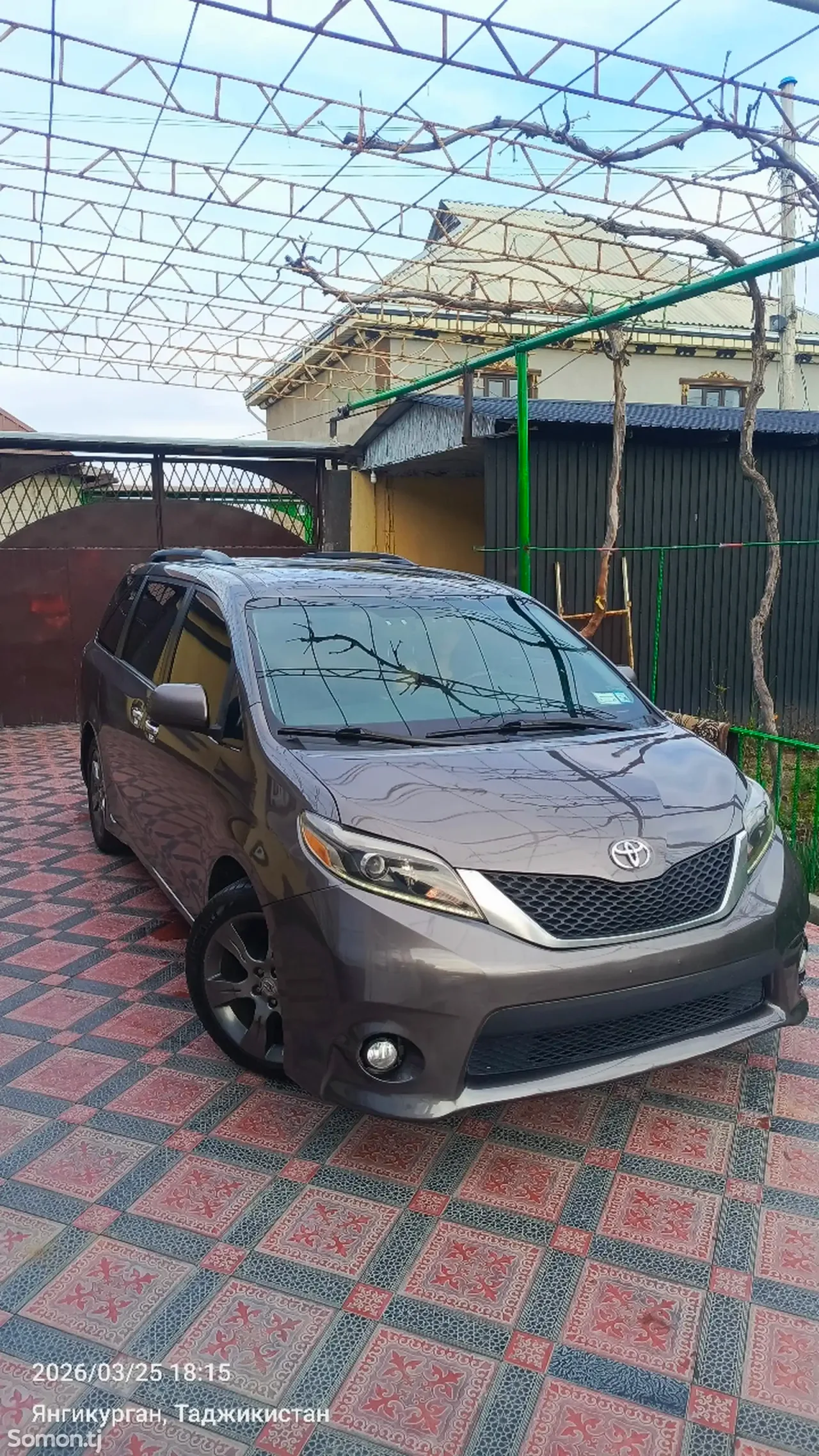 Toyota Sienna 2015 · 3.5 AT