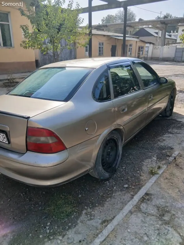 Opel Vectra B 1996 · 1.6 MT